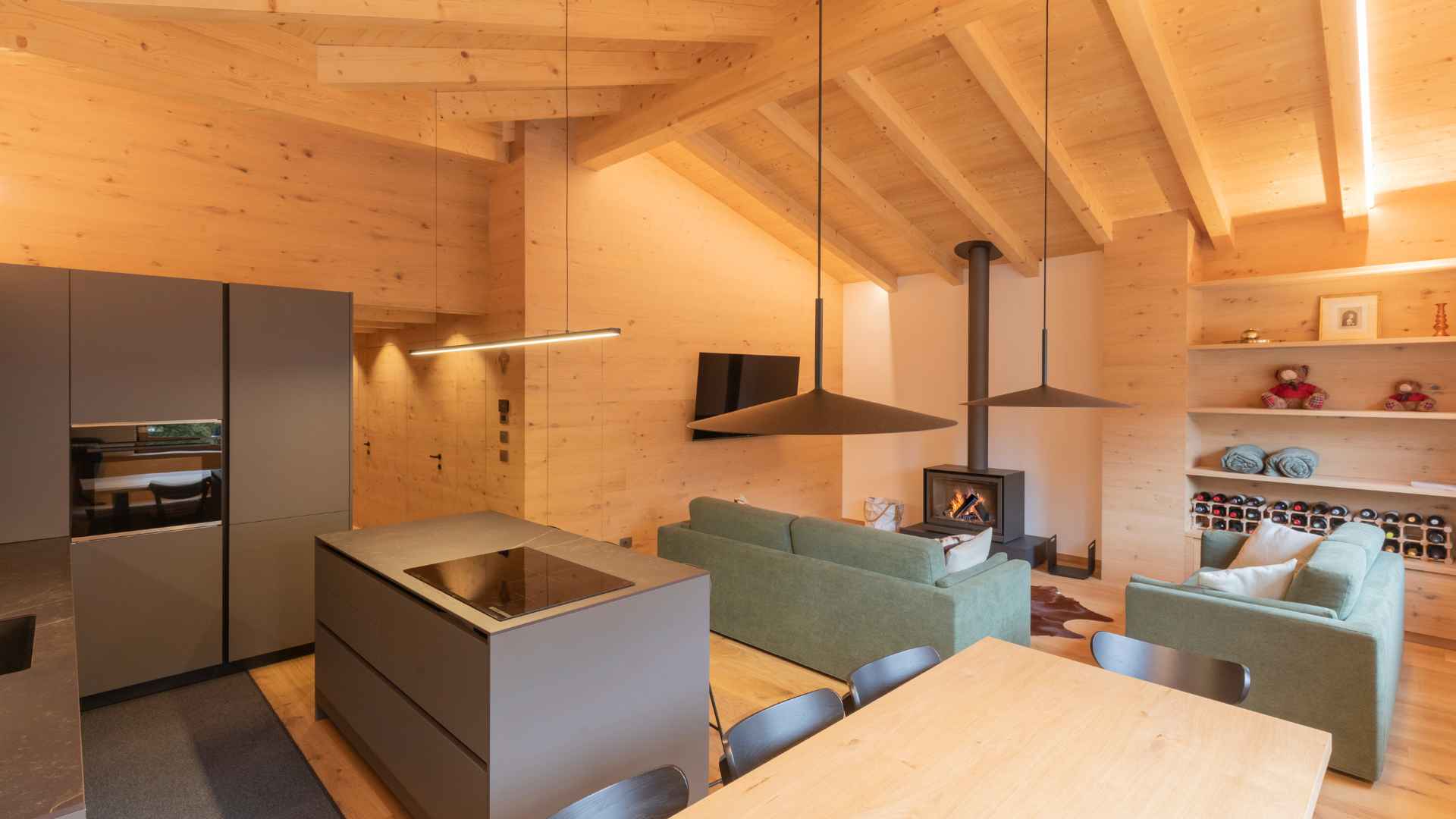 Realizzazione arredo in rovere naturale caldo e luminoso