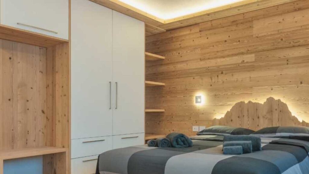 Armadio in legno e nobilitato Fenix antimpronta bianco