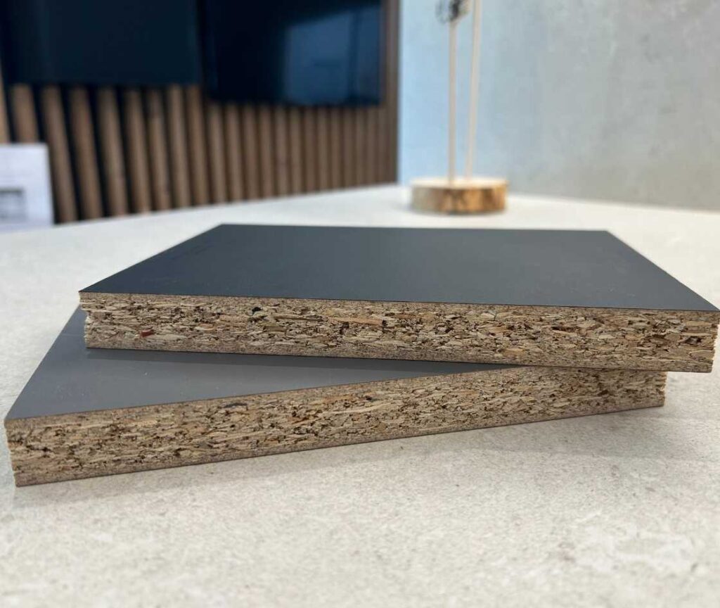Pezzi di legno nobilitato antracite