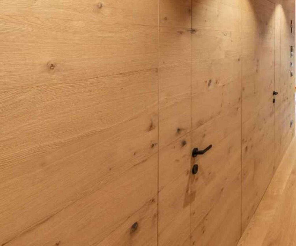 Legno nuovo utilizzato per un rivestimento
