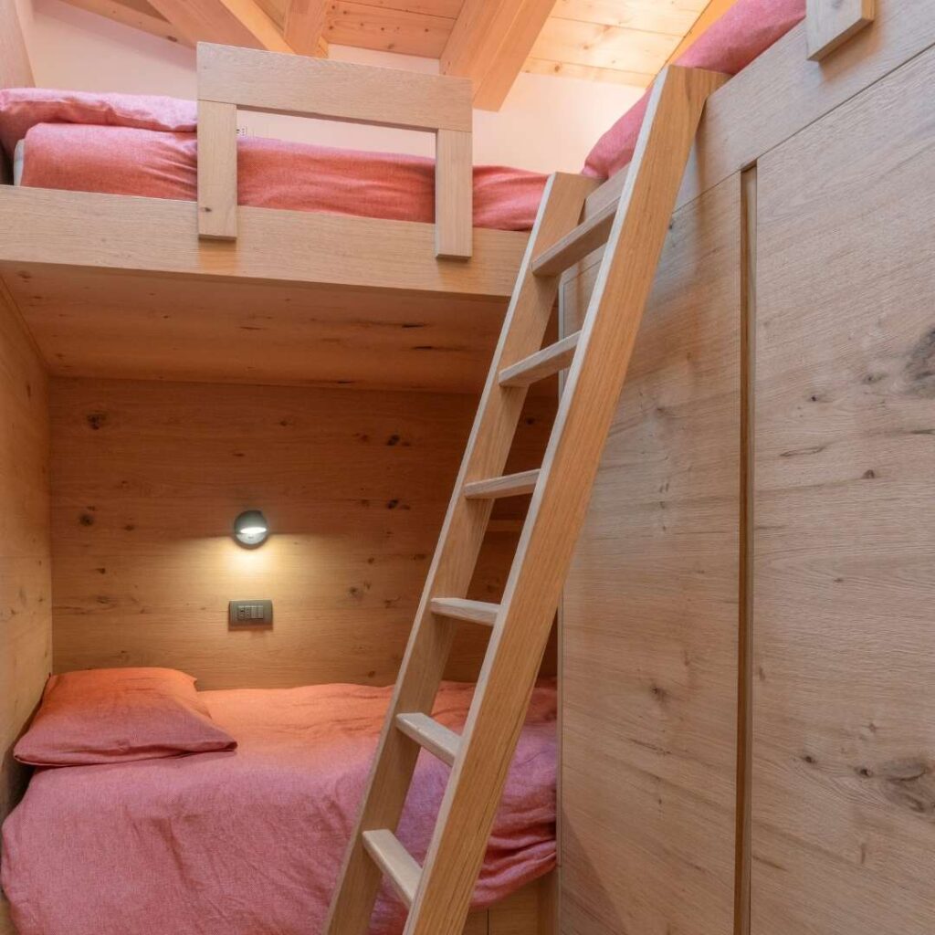 Letti a castello salvaspazio in camera da letto