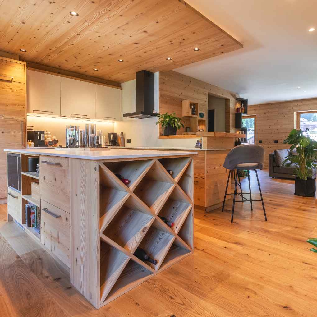 Mobile cucina di montagna porta vino in legno di abete