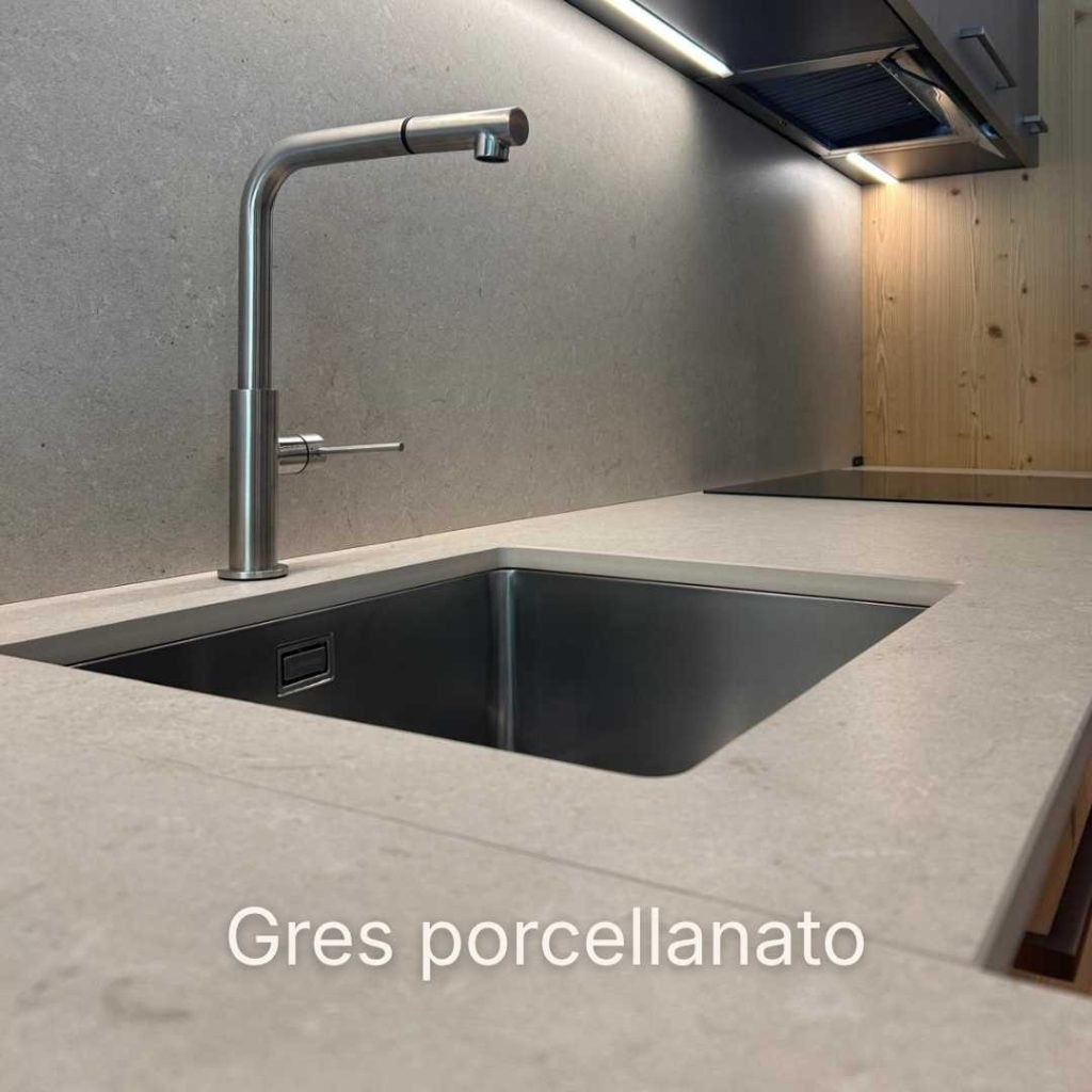 Piano cucina in gres porcellanato