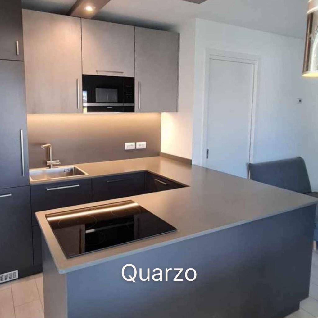 Piano cucina moderna in quarzo color grigio