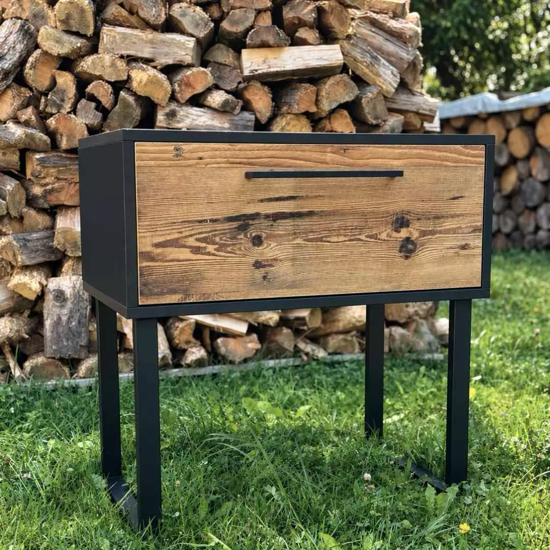 Comodino con legno di recupero e nobilitato nero