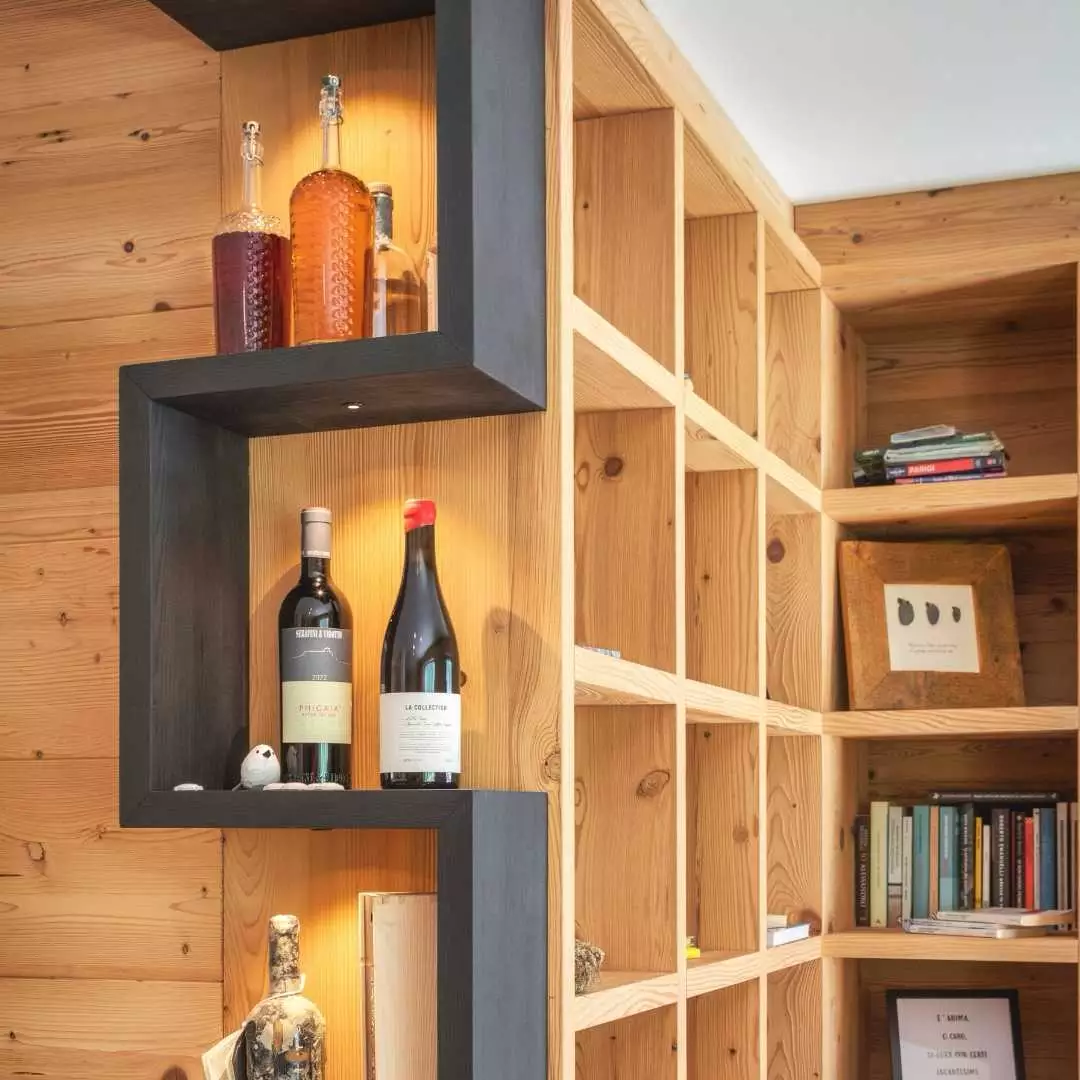 Libreria su misura in nobilitato e legno